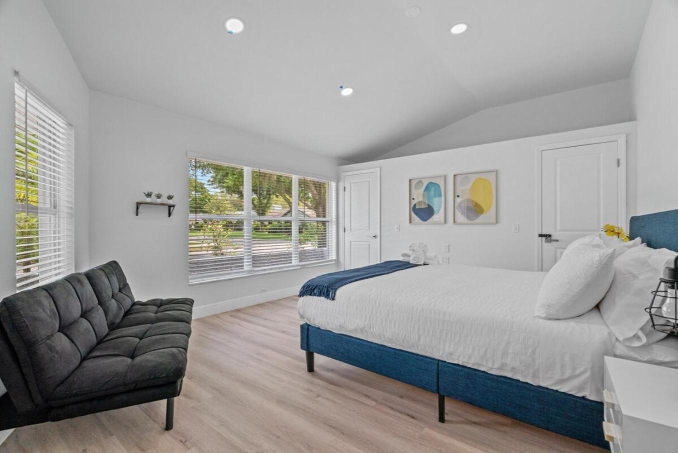 Villa Chic Stylish Pool House 4 King Bed New Renovated