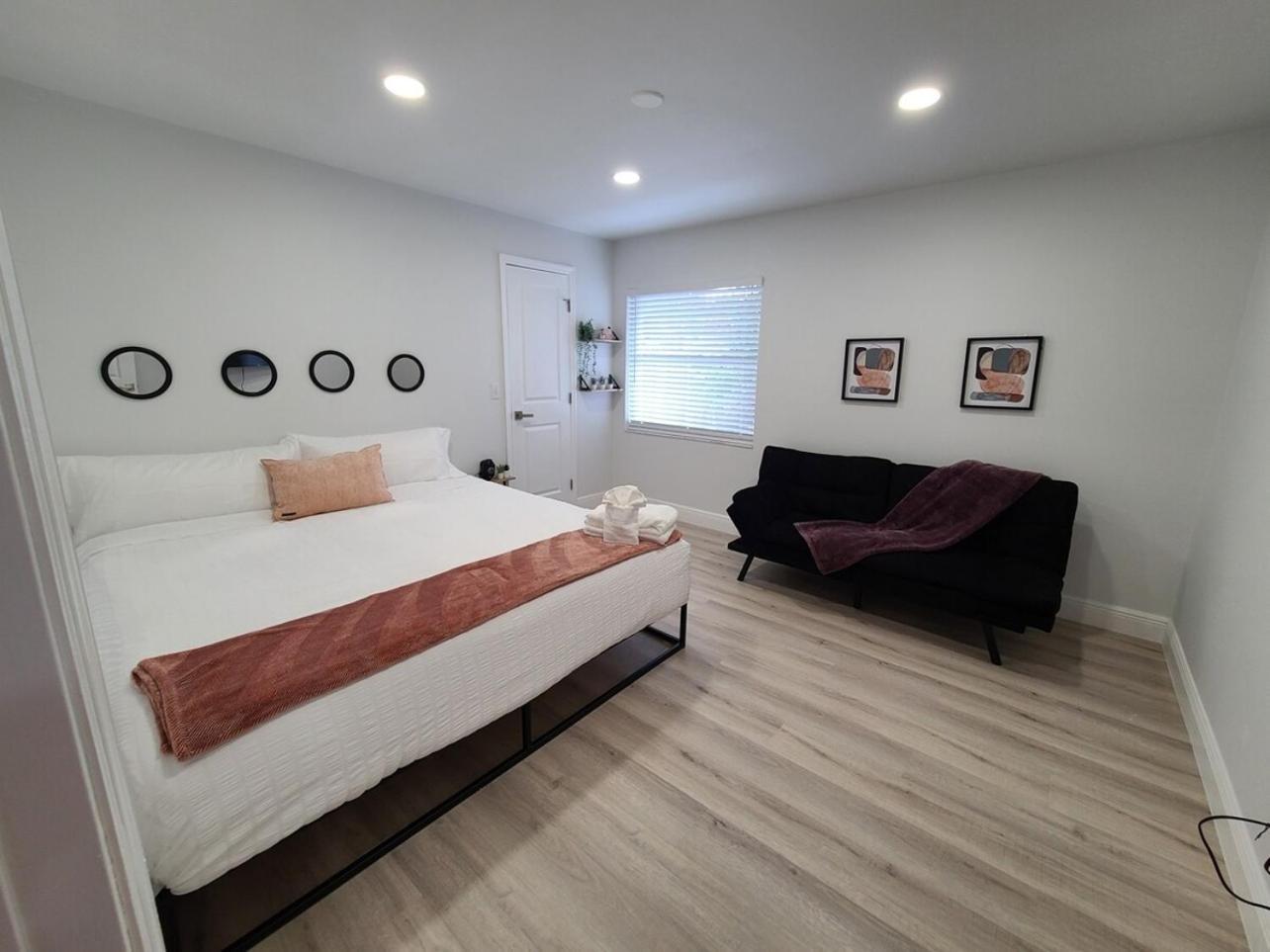 Chic Stylish Pool House 4 King Bed New Renovated Plant City